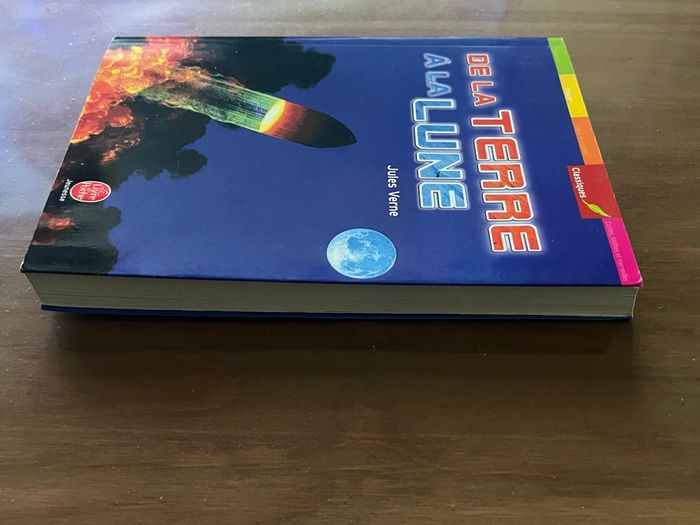 De la Terre  à la Lune  Jules Verne Le livre de Poche - photo numéro 3