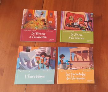 Lot neuf de 4 livres Mac Do