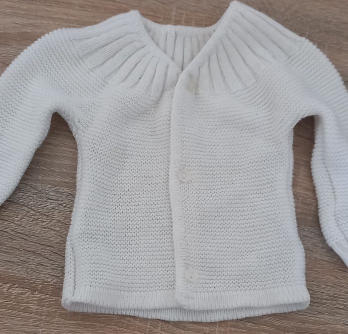 Lot de 2 gilet laine en excellent état 1 mois - photo numéro 3