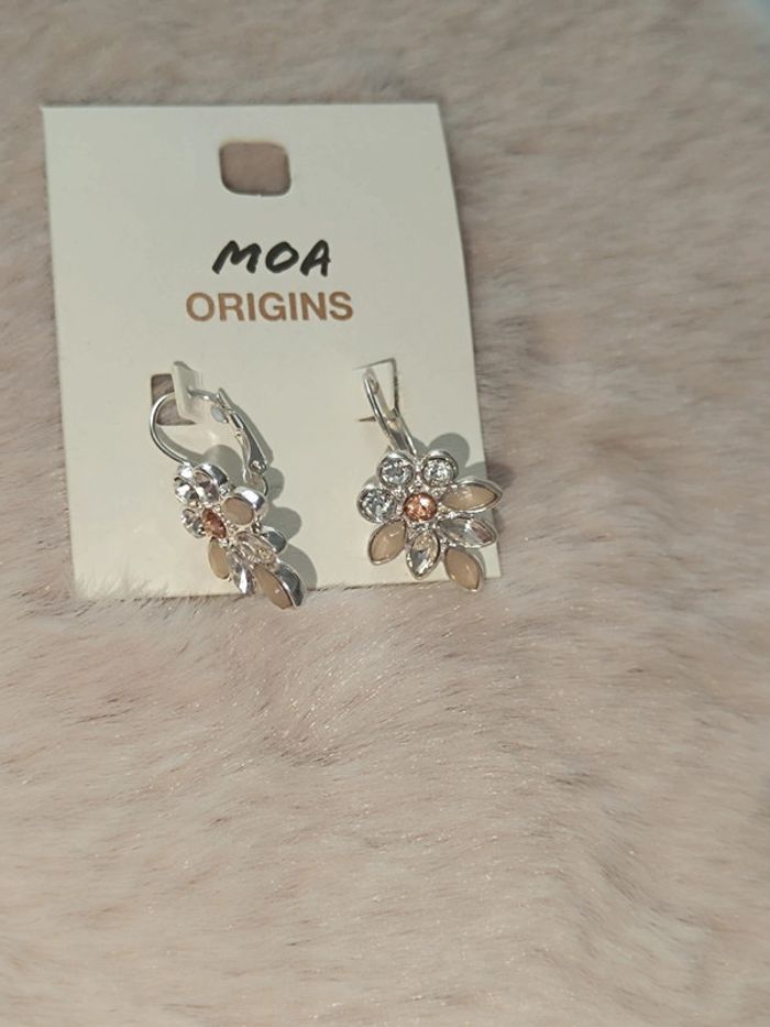 Boucle d'oreille dormeuse fleur-Argenté🩷Moa - photo numéro 2