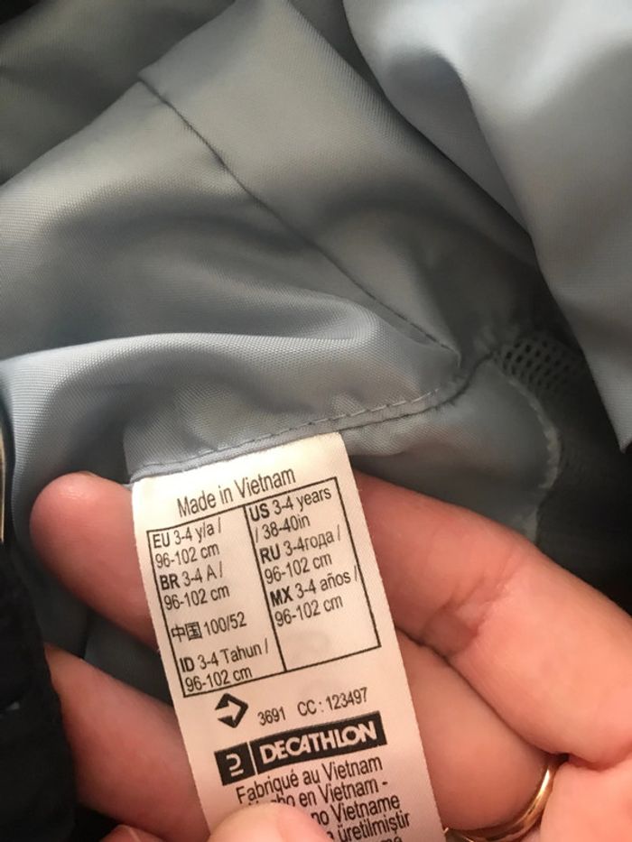 Veste imperméable coupe-vent taille 3 - 4 ans - photo numéro 3