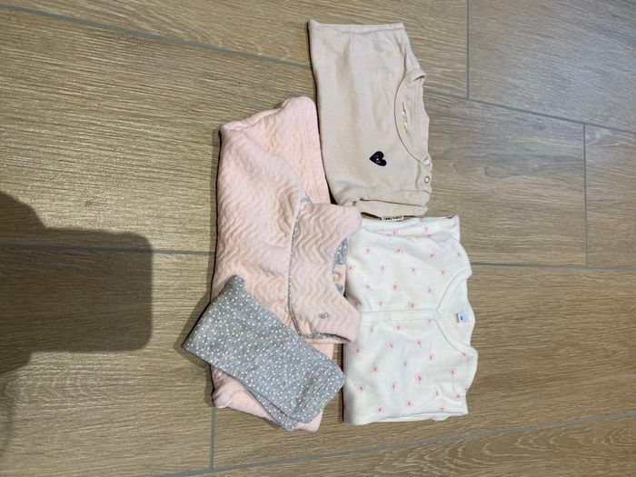 Lot de vêtements naissance