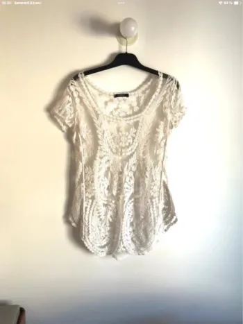 Haut blanc transparent et en dentelle blanche taille 36
