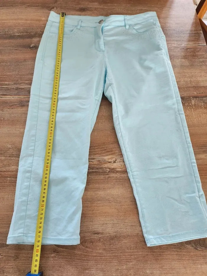 Pantacourt bermuda pantalon 7/8eme bleu ciel avec strass taille 40 excellent état - photo numéro 3