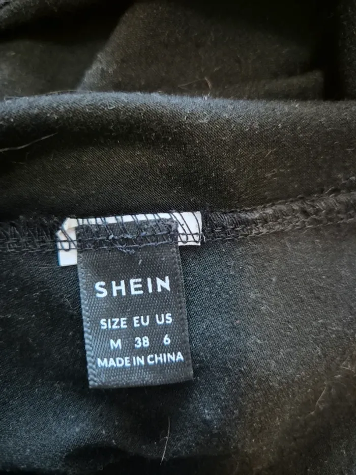 T-shirt noir Shein - photo numéro 3