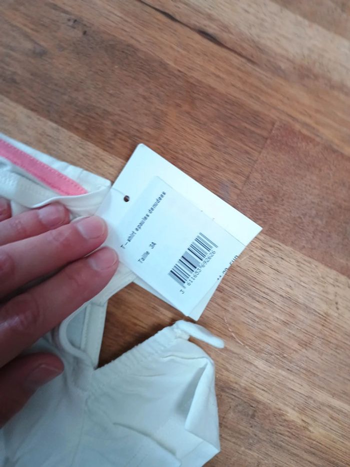 T-shirt neuf 3 ans - photo numéro 4