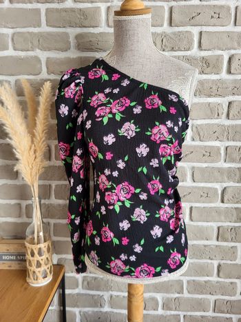 Top fleuri à une manche - Ichi - Comme neuf