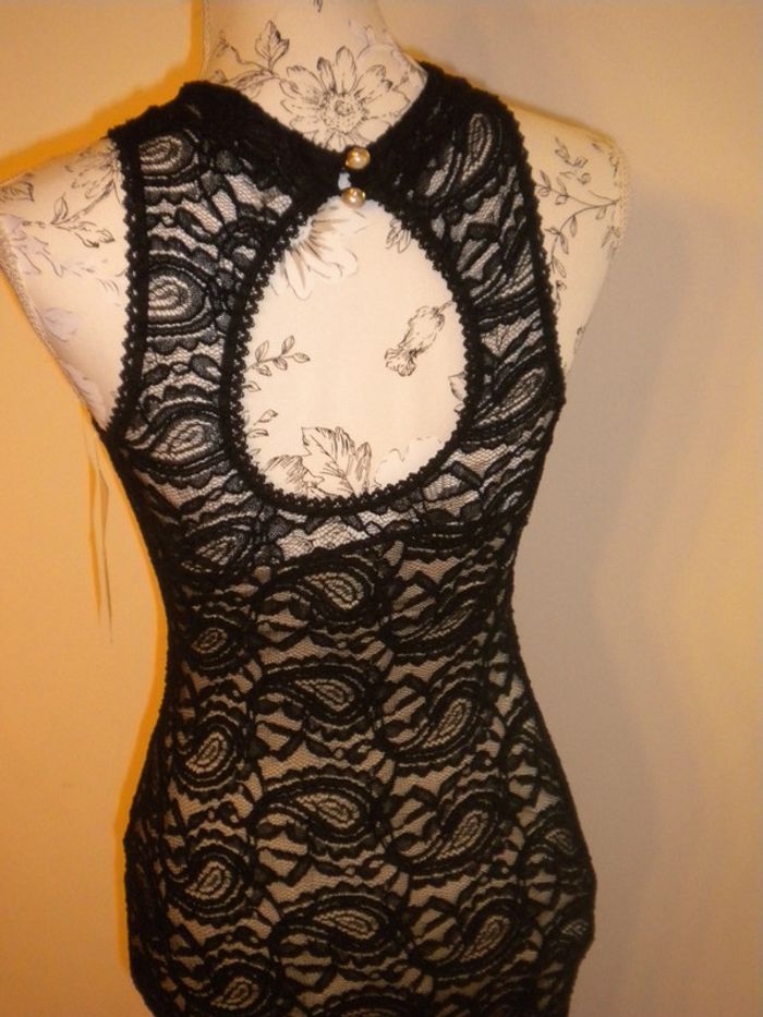 Robe  dentelle taille 38 - photo numéro 2