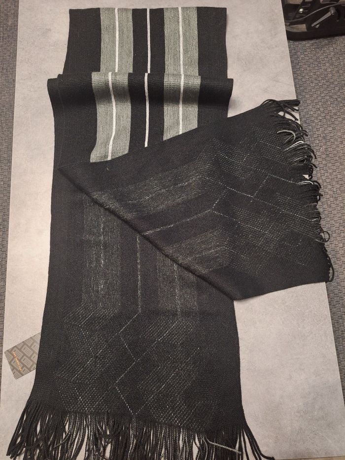 Écharpe classique neuve - photo numéro 2