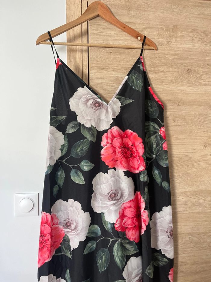 Longue robe fleurie - photo numéro 3