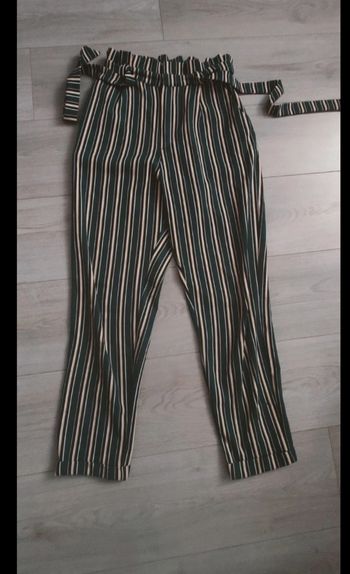 Pantalon neuf femme en 36 pull and Bear