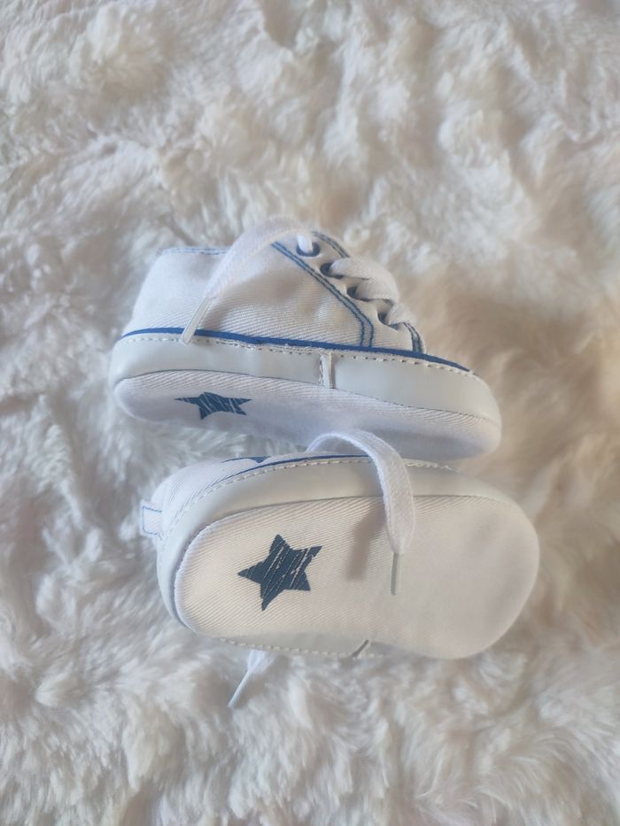 Basket blanche en tissu étoile bleu in extenso taille 18 - photo numéro 4