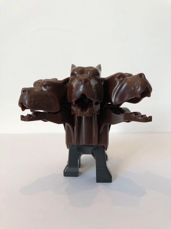 Figurine type lego le chien à 3 têtes. Harry Potter