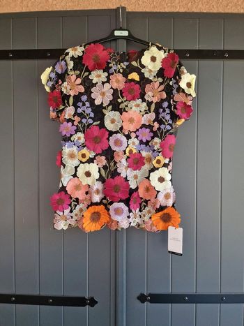 Haut tulle noir a fleurs brodées