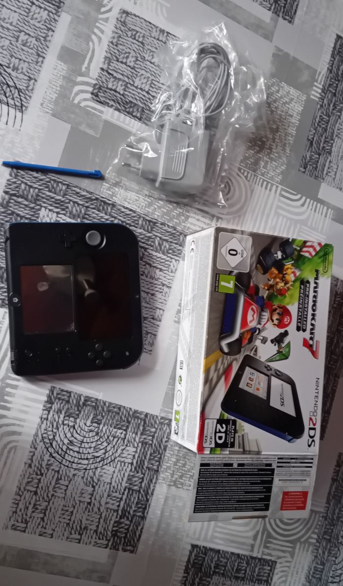 Console 2Ds avec 10 jeux - photo numéro 5
