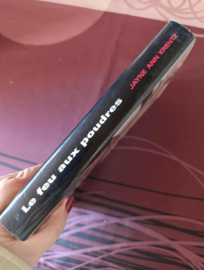 Le feu aux poudres de Jayne Ann Krentz - photo numéro 2