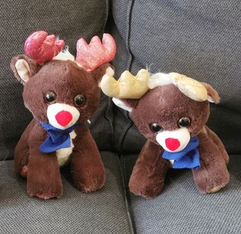 Lot de 2 peluches Rennes de Noël neuves