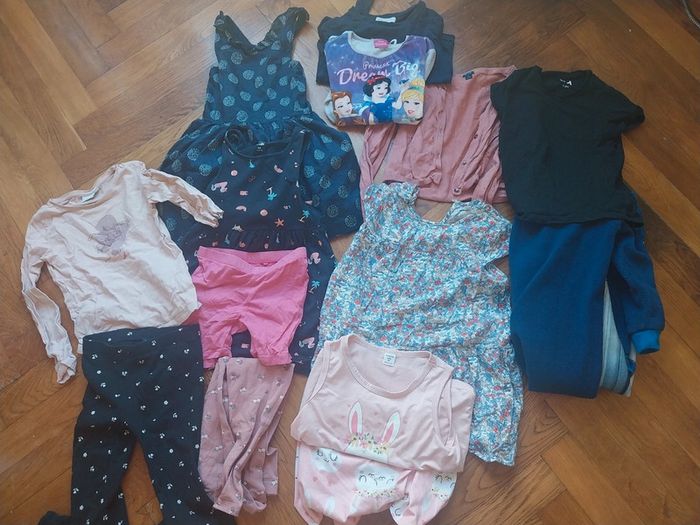 Lot vêtements 5 ans été+ quelques vêtements chauds - photo numéro 2