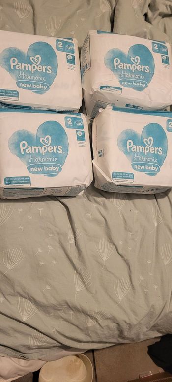 Couches pampers taille 2