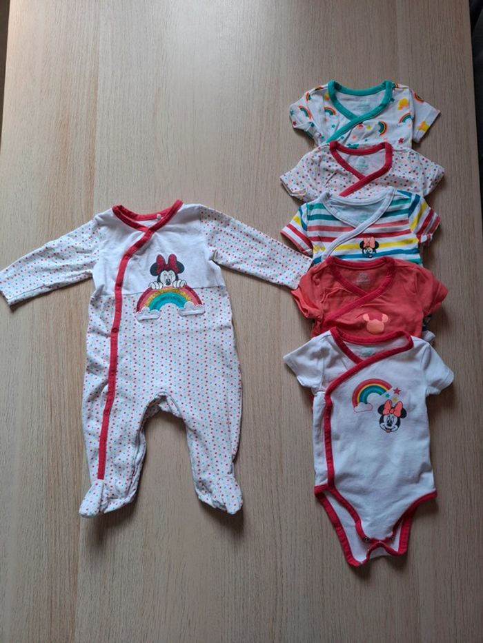 Lot de 5 bodies et 1 pyjama