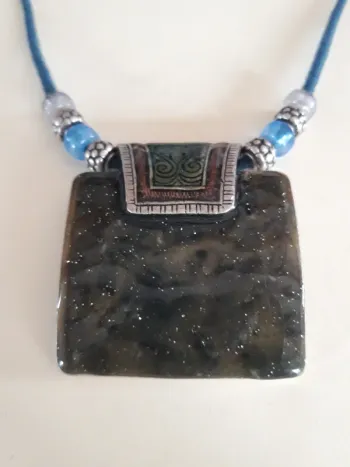 Joli collier vintage pendentif style émaux