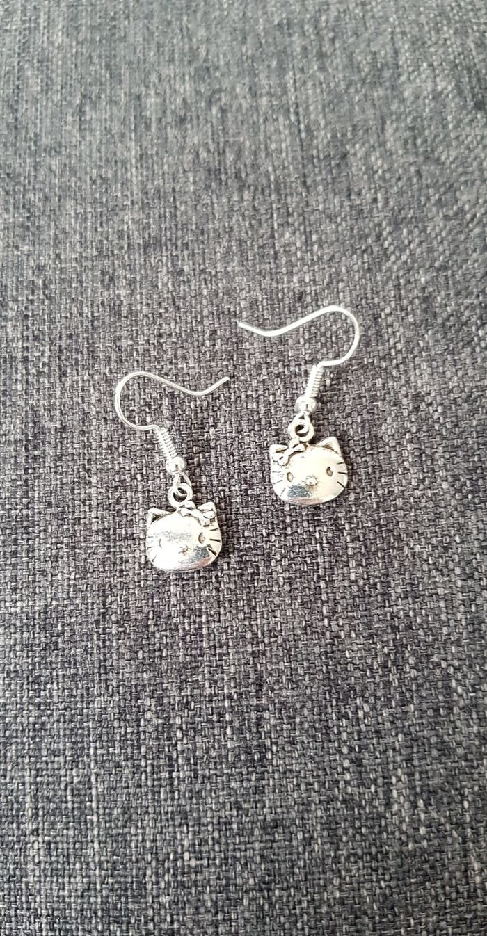 Boucles d'oreilles Hello Kitty