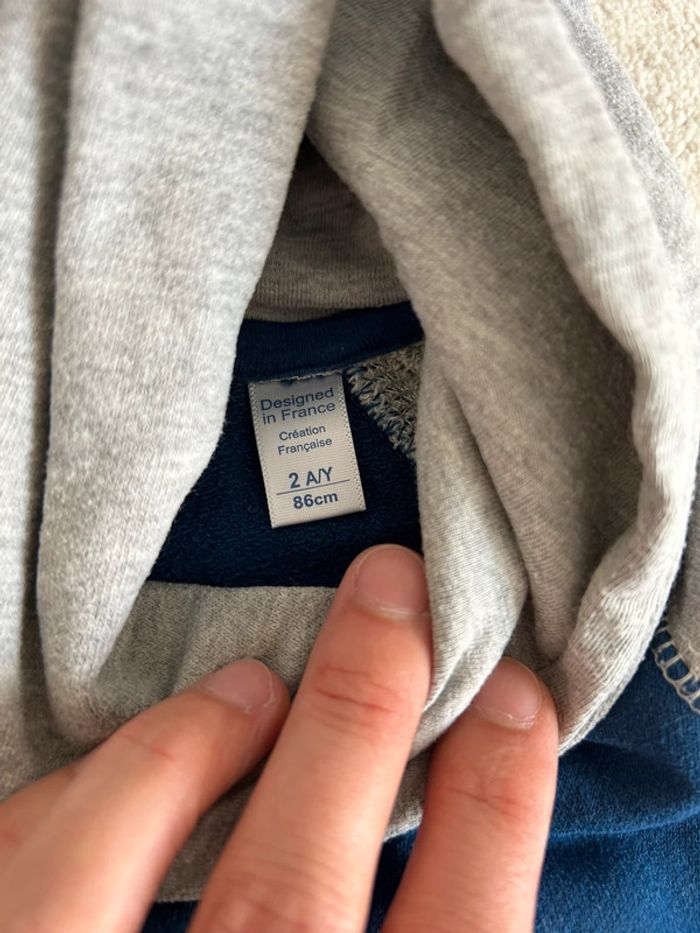 Sweat à capuche 24 mois - photo numéro 2