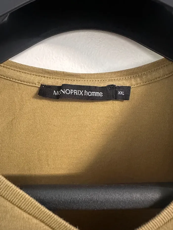 T-shirt homme Monoprix vert olive kaki - photo numéro 4