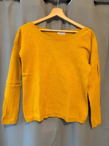 Pull jaune moutarde