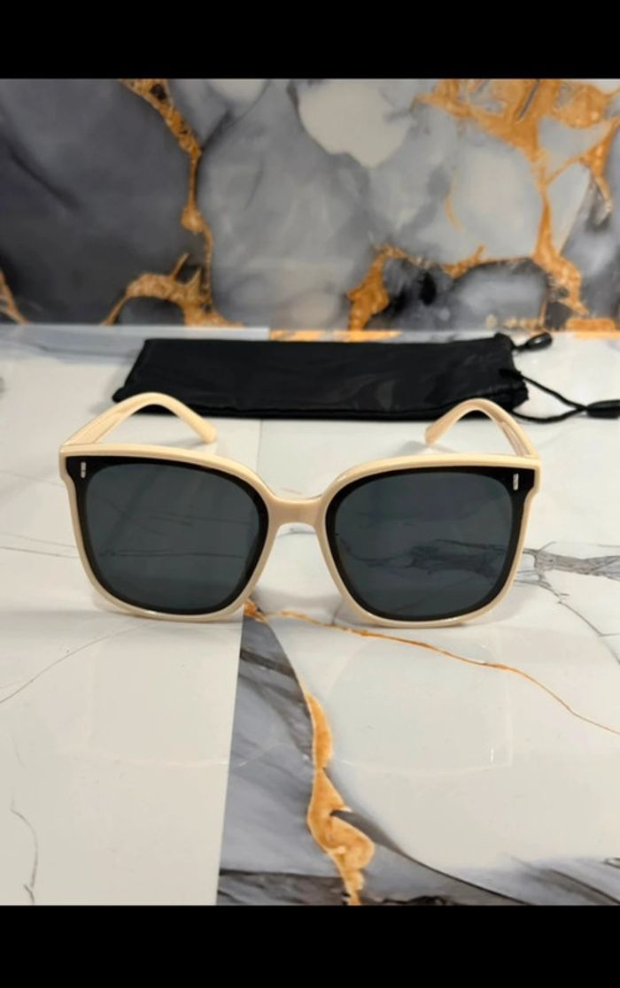 Lunettes de Soleil Fantaisie Crème Neuves