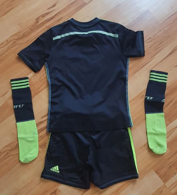 Tenue de foot 10 ans - photo numéro 2