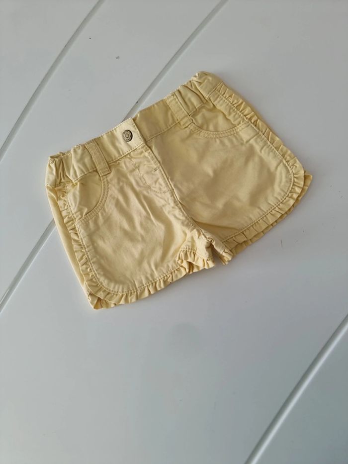 Short jaune 9 mois - photo numéro 2
