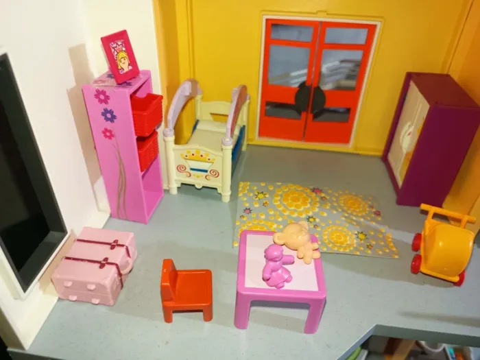 Lot maison Playmobil 9266 sur 3 étages + jardin - photo numéro 3