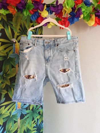 Bermuda / short troué