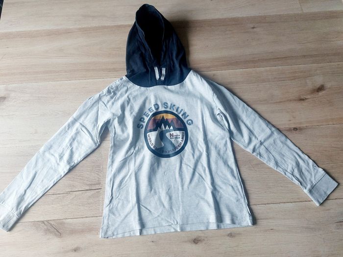 T-shirt manches longues avec capuche taille 8 ans Tape à l'œil