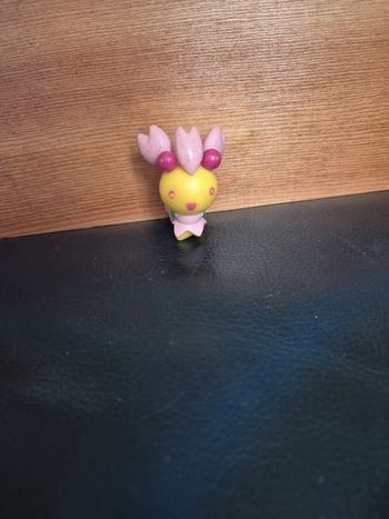 figurine pokemon ceriflor
