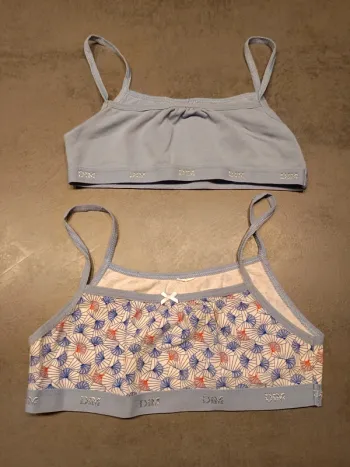 Vends lot de 2 brassières Dim taille 8 ans .
