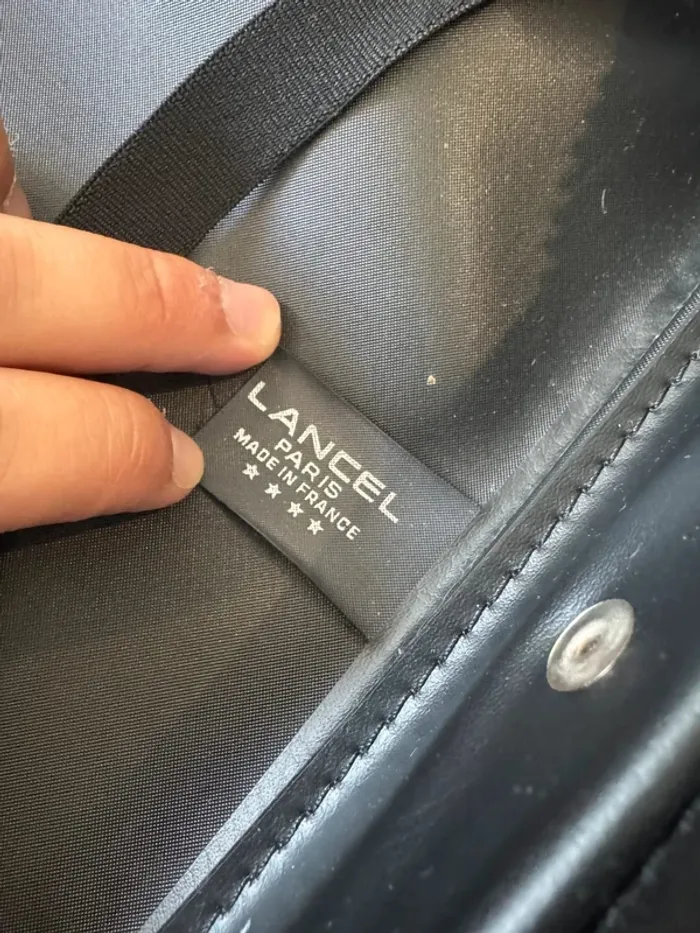 Bagage Lancel, bon état général mais il y a des petites traces d'usures, 53x35x15cm - photo numéro 13