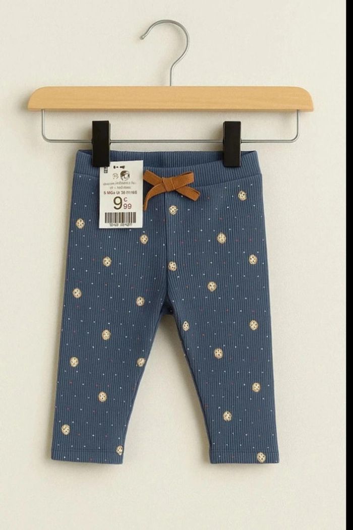 Legging Bébé 3 Mois – Bleu à Motifs Oursons et Nœud Décoratif