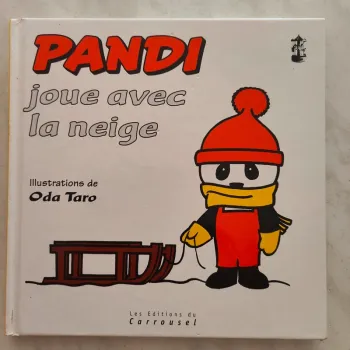 Pandi joue avec la neige