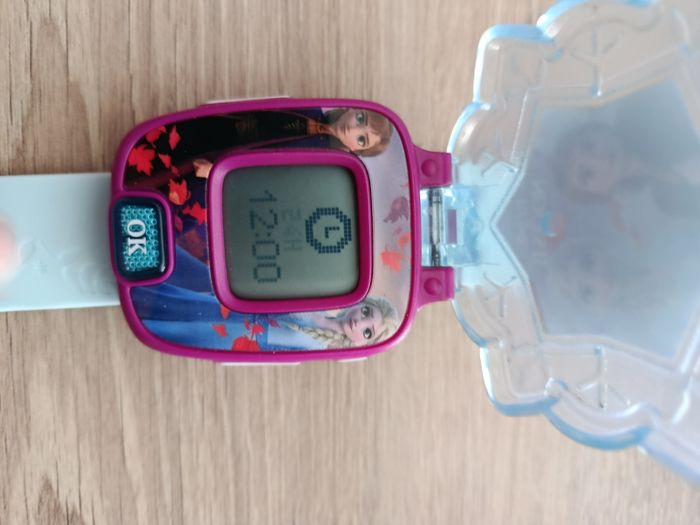 Montre interactive reine des neiges - photo numéro 2
