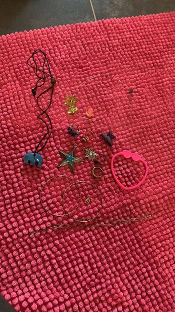 Lot de bijoux chaîne fille bague perle pince cheveux collier pendentif fer à hevai