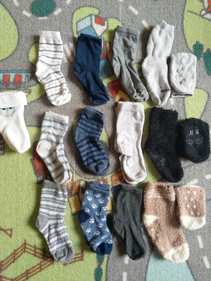 Lot 12 paires de chaussettes diverses marque, taille 18-20 / 19-22