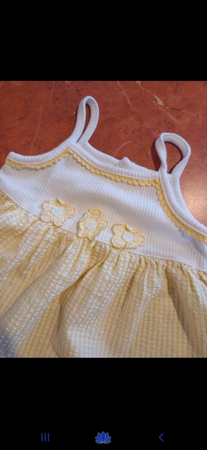 Robe bébé taille 6 mois - photo numéro 2