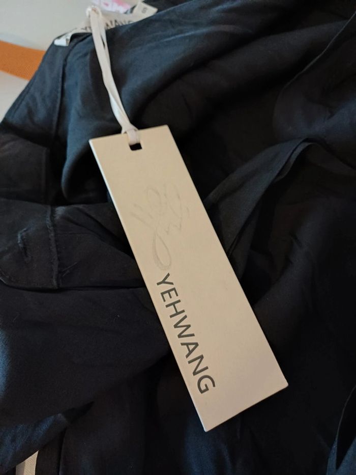 Petite robe noire boutonnée neuve Yehwang taille S/M 36/38 - photo numéro 11
