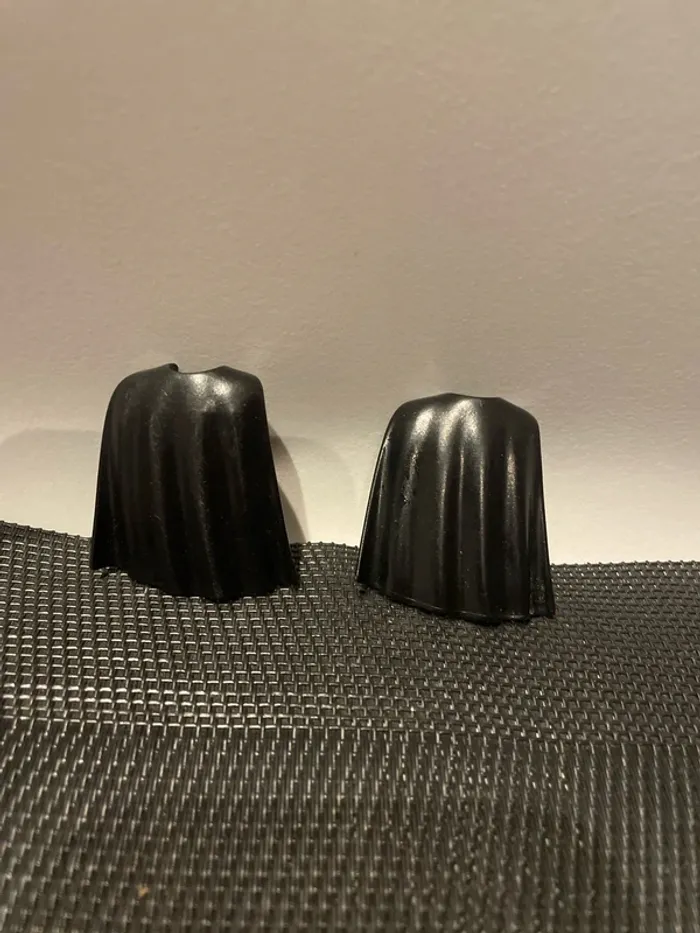 Playmobil lot 2 capes rigides noires chevalier pirates western moyen âge pièces détachées - photo numéro 2