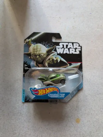 Star wars majorette yoda