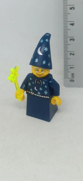 Magicien habits bleus etoilés avec baguette magique lego