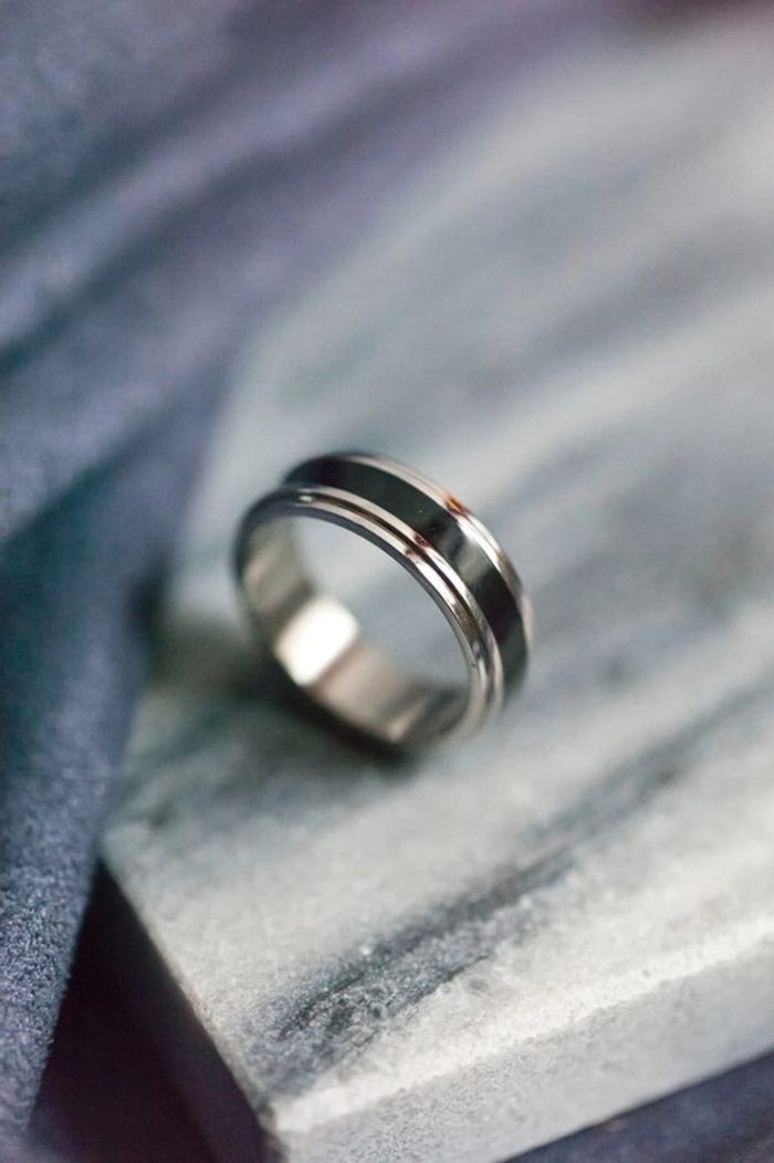 Bague pour homme en acier inoxydable argenté et noir