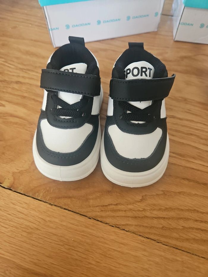 Lot 2 paires de chaussures - photo numéro 2